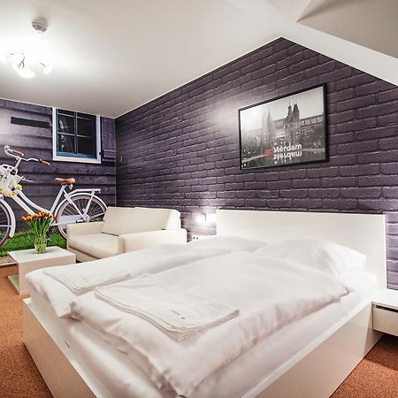 Relax21 Hotel Uhersky Ostroh Phòng bức ảnh
