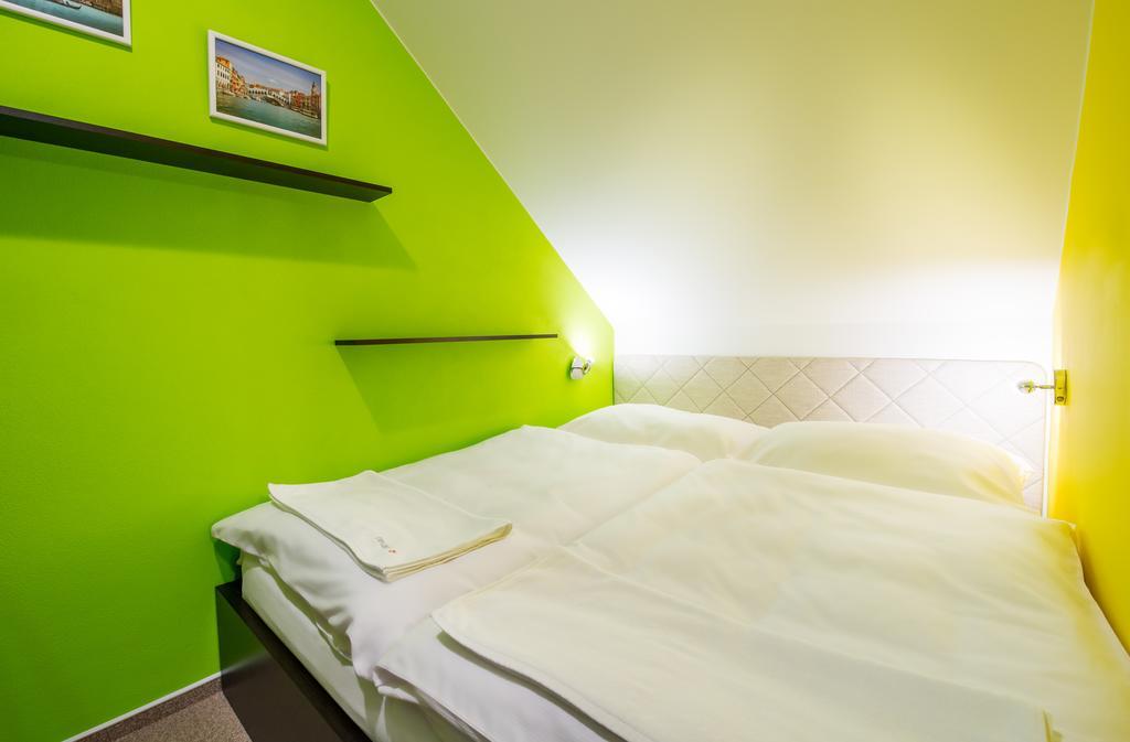 Relax21 Hotel Uhersky Ostroh Phòng bức ảnh