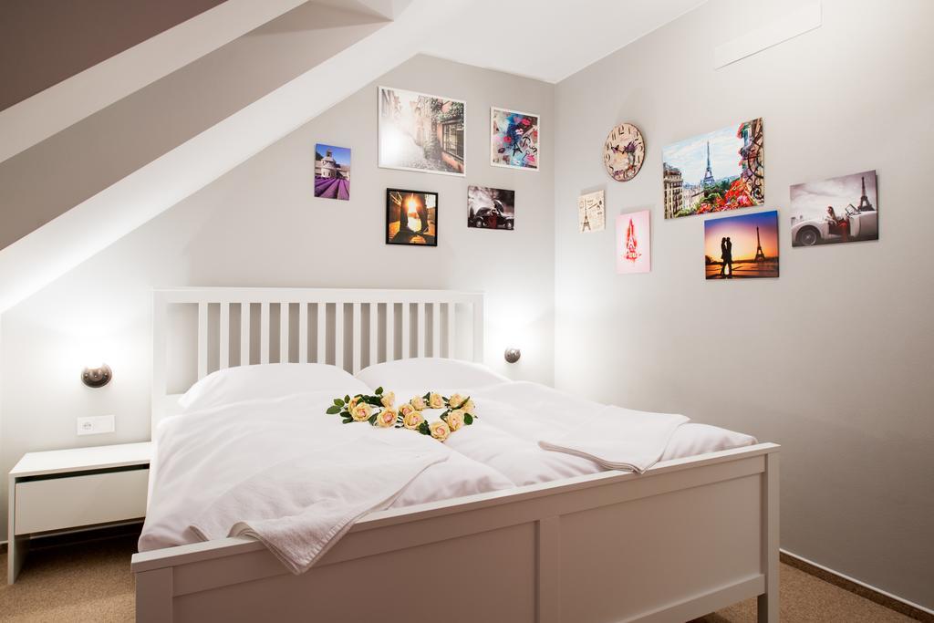 Relax21 Hotel Uhersky Ostroh Phòng bức ảnh