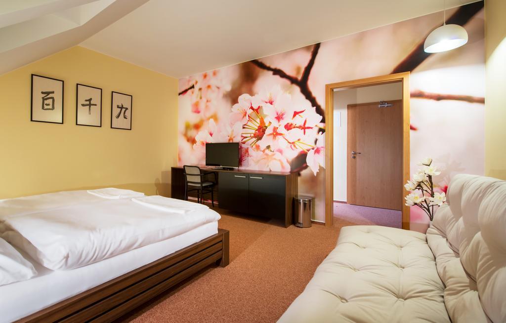 Relax21 Hotel Uhersky Ostroh Phòng bức ảnh